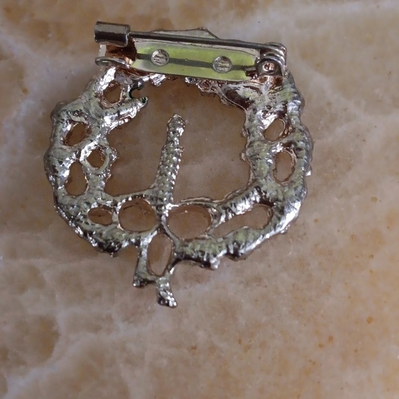 Gold Tone Candle Wreath Pin - Picture 5 of 6